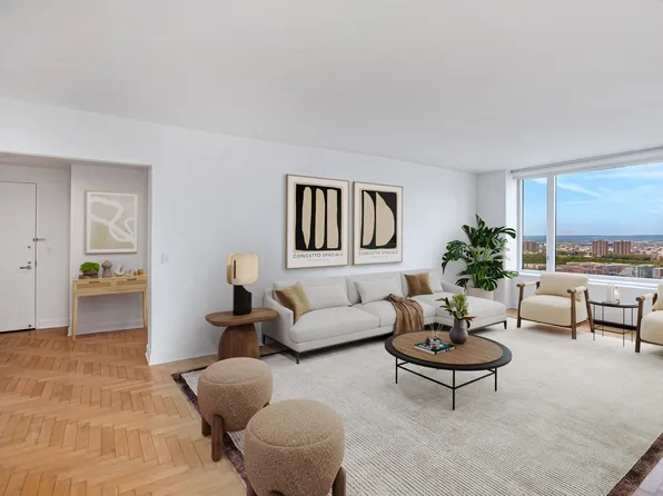 220 Riverside Boulevard 43A image 3 of 16