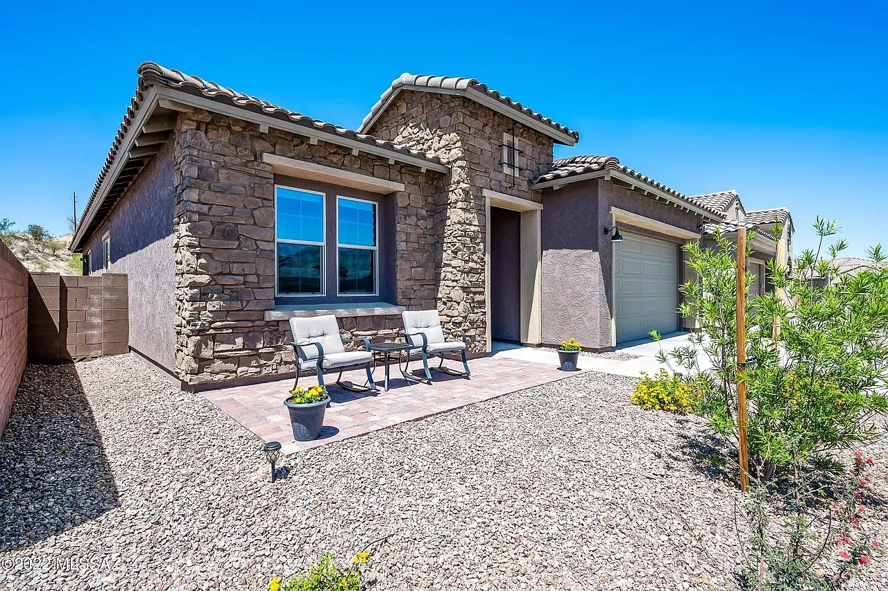 3 bed, 2019 sqft, $3,200 — Photo 1