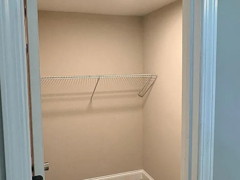 401 Franklin Ave — Photo 2