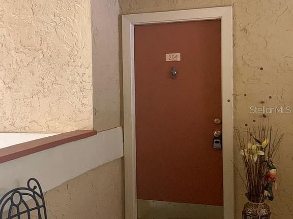 3rd image of 658 Kenwick 204 Cir