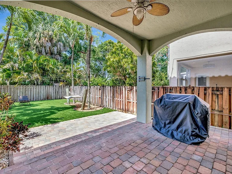 853 SW 11th Ct — Photo 41