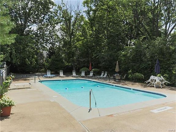 5th image of 328 Barrington Square Est Unit 47