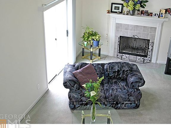 3rd image of 1527 Wembley Dr