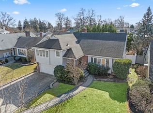 368 Princeton Rd, Rockville Centre, NY 11570