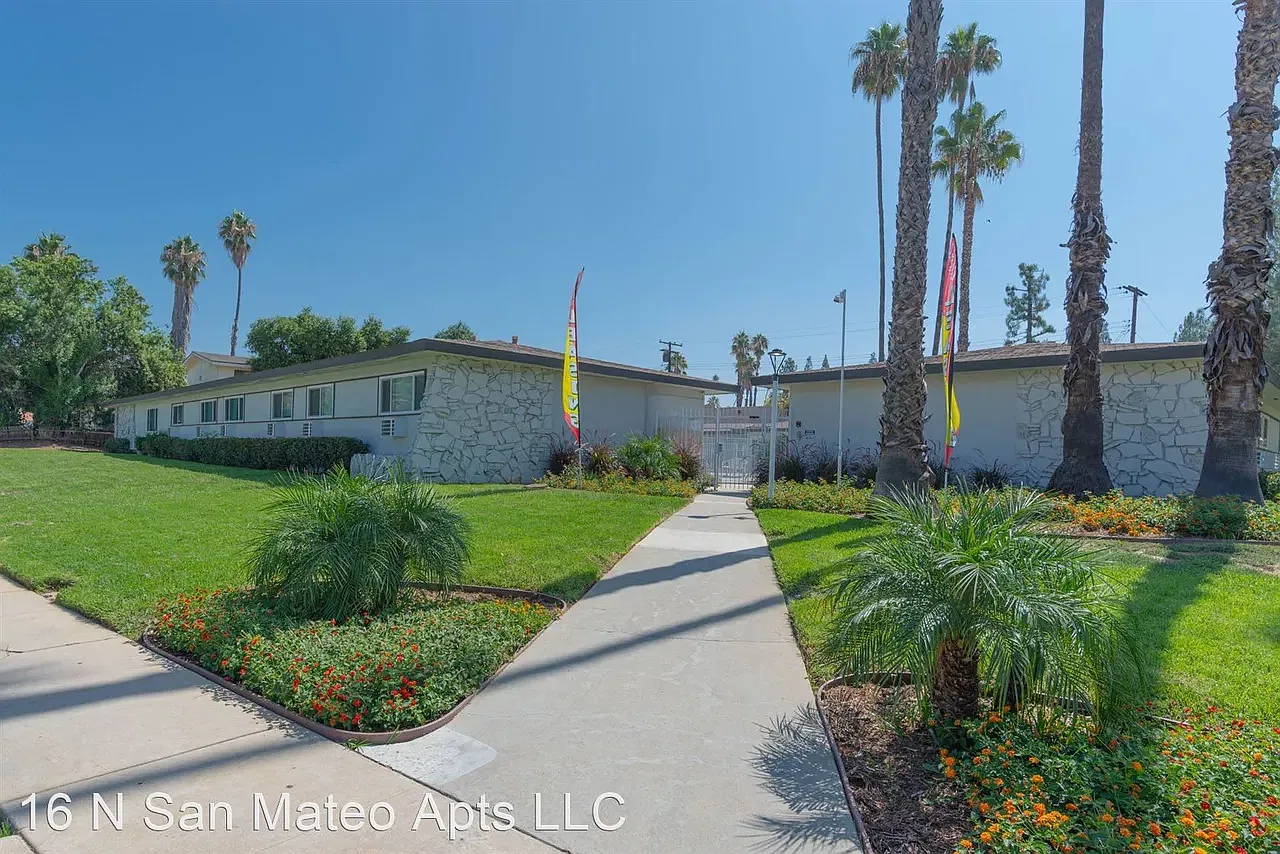 2 bed, 750 sqft, $2,300 — Photo 2