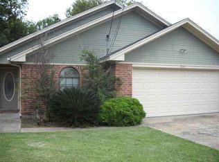 3945 Suncrest Dr, Groves, TX 77619