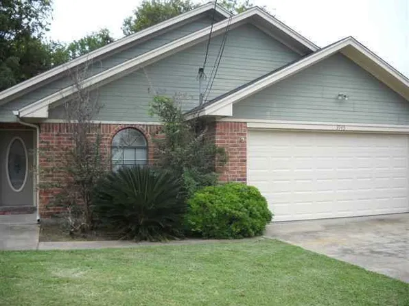 3945 Suncrest Dr, Groves, TX 77619