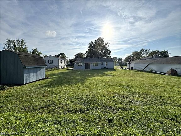 4th image of 549 Purdue Ave