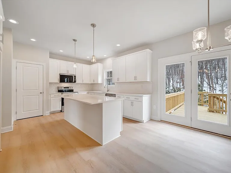 1031 Wild Fox Ct — Photo 13