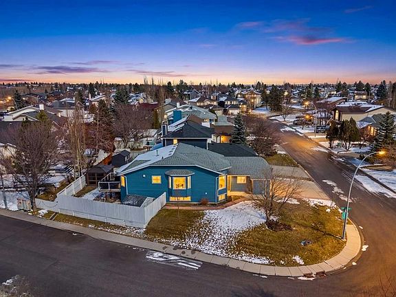 3rd image of 276 Riverside Mews SE