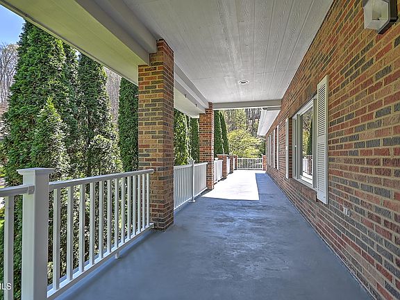 2nd image of 1320 Suntree Rd