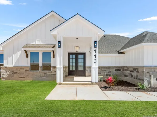 113 Hidden Hills, Floresville, TX 78114