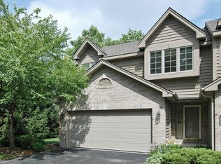 562 Silver Aspen Cir, Crystal Lake, IL 60014