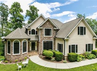 34 Tatham Rd, Hendersonville, NC 28792