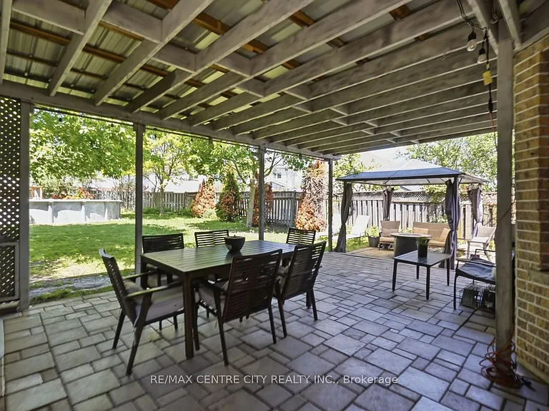 1141 Crosscreek Cres — Photo 22