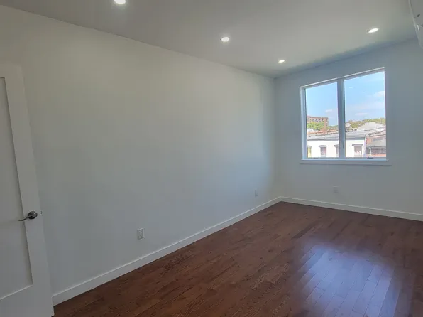 2041 Strauss Street image 33 of 40