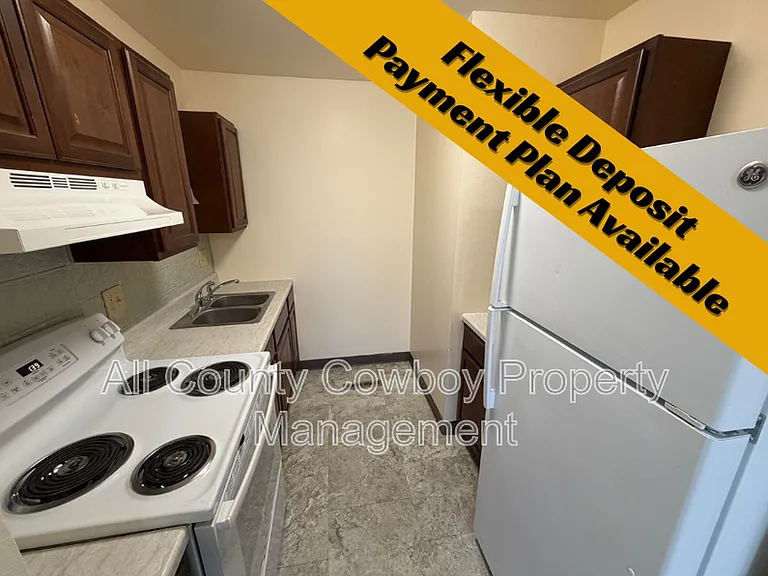 212 Norma Ct — Photo 1