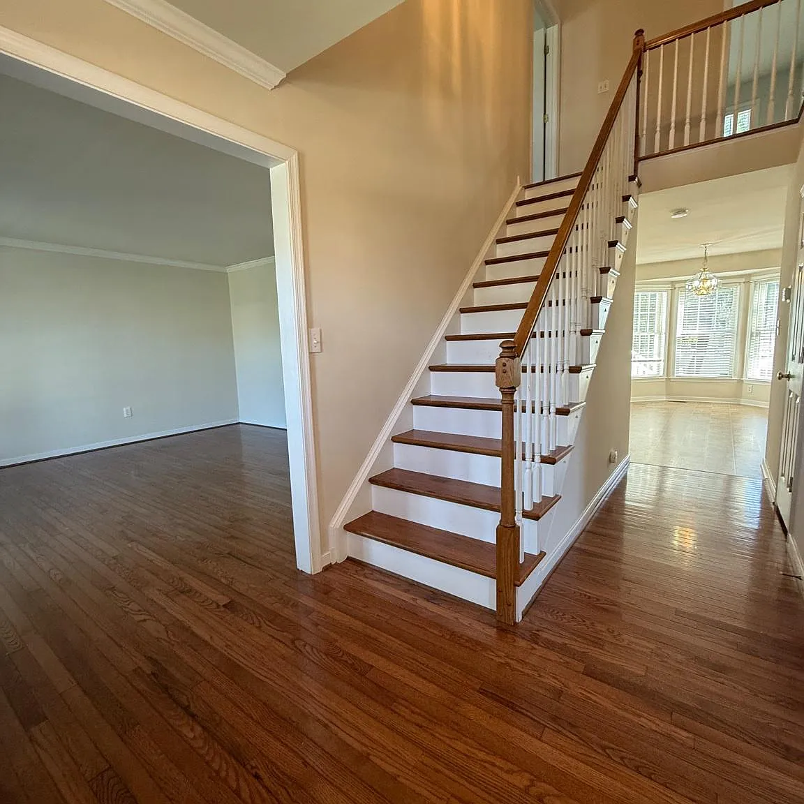4 bed, 2.5 bath, 4960 sqft, $3,000 — Photo 2