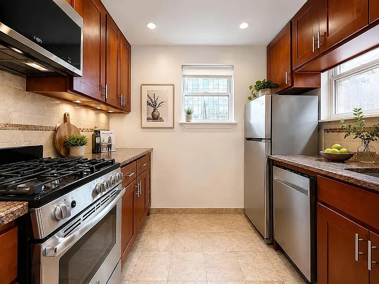 401 E 68th St #BPH — Photo 12