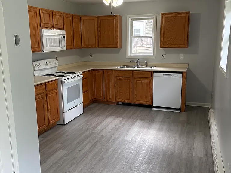 254 Saratoga Ave — Photo 12