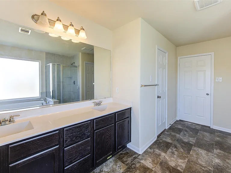 10907 Woodland Leaf Ln — Photo 26