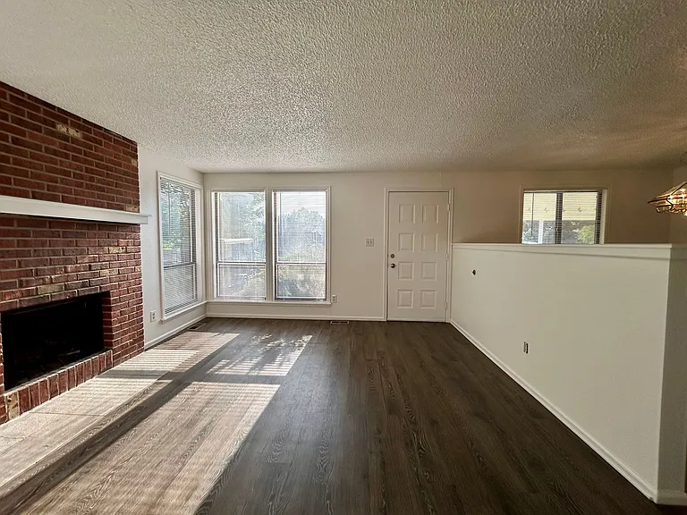 1732 Cambridge Dr — Photo 5