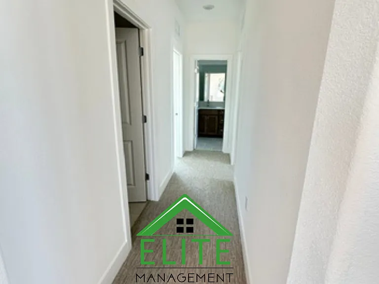 15828 Malibu Dr — Photo 8