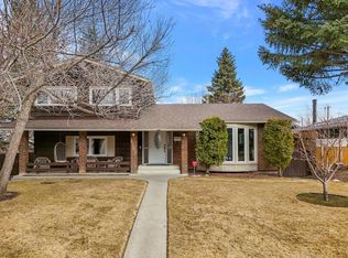 1102 W Lake Christina Way SE, Calgary, AB T2J2R3