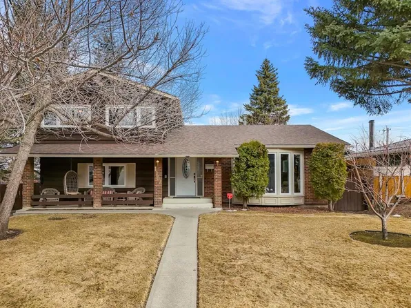 1102 W Lake Christina Way SE, Calgary, AB T2J 2R3