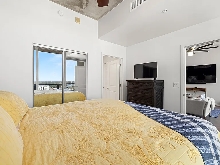 777 N Ashley Dr #2611-2611-2611 — Photo 25