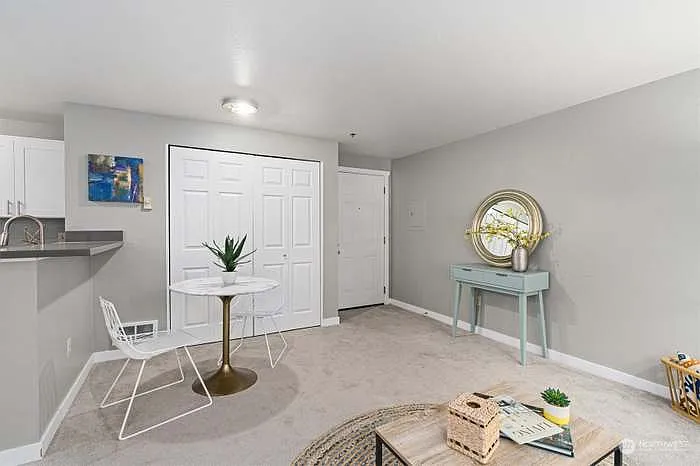 1 bed, 528 sqft, $2,100 — Photo 4