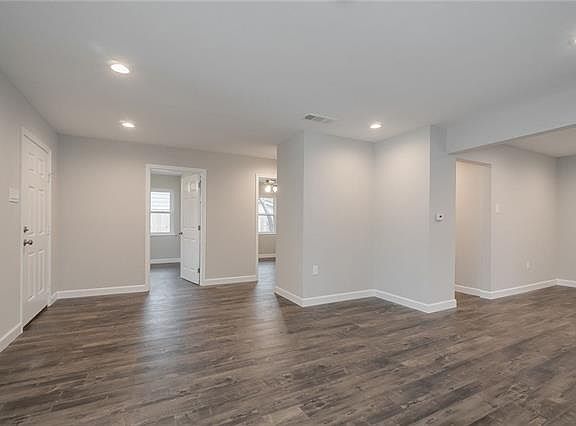 3rd image of 819 Wisteria Way