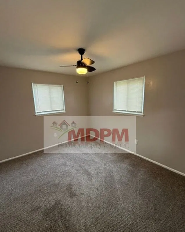 3 bed, 1011 sqft, $1,350 — Photo 1