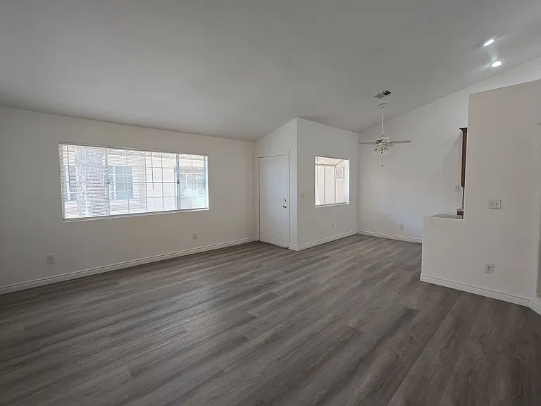 1612 N Torrey Pines Dr #104 — Photo 6