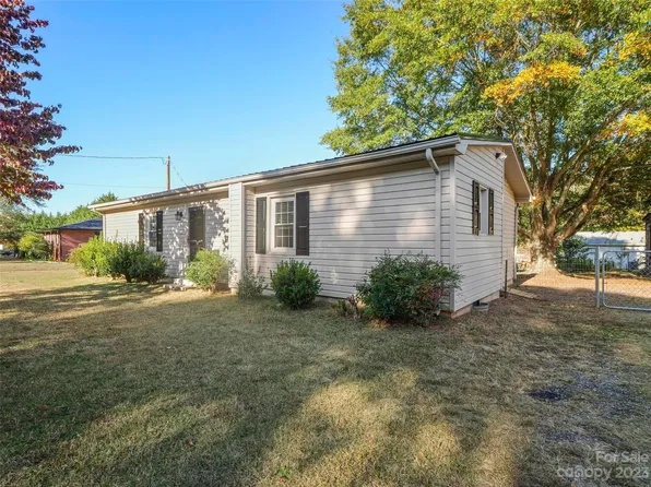 149 Padgett St, Ellenboro, NC 28040