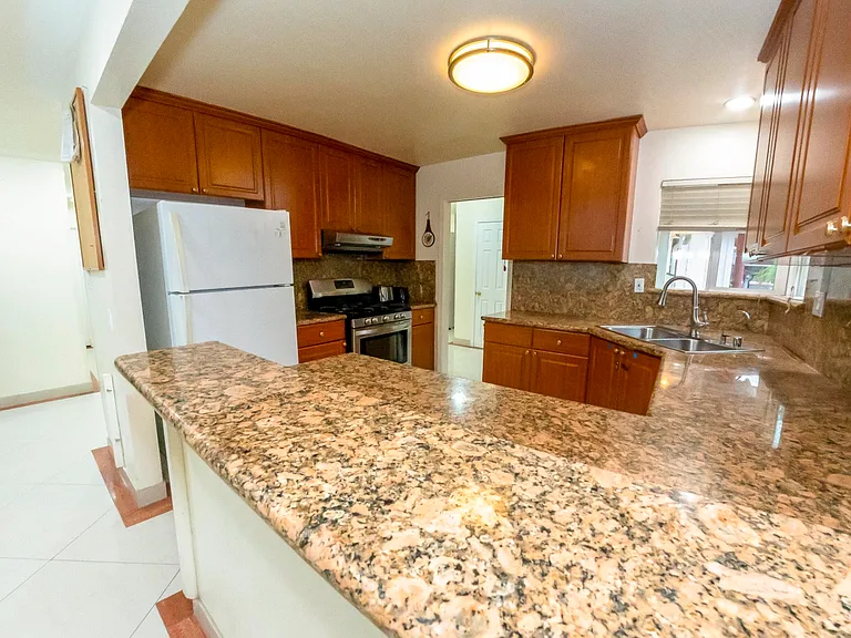 112 Santa Ana Ave — Photo 3