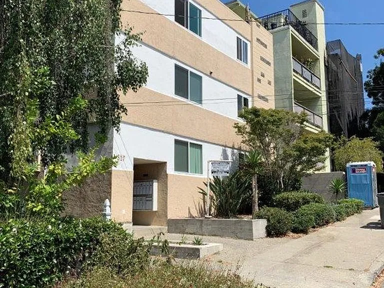 317 Warwick- 270- 1196/2701 — Photo 11