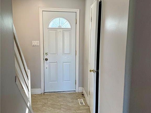 2nd image of 25 Upper Canada Dr #30