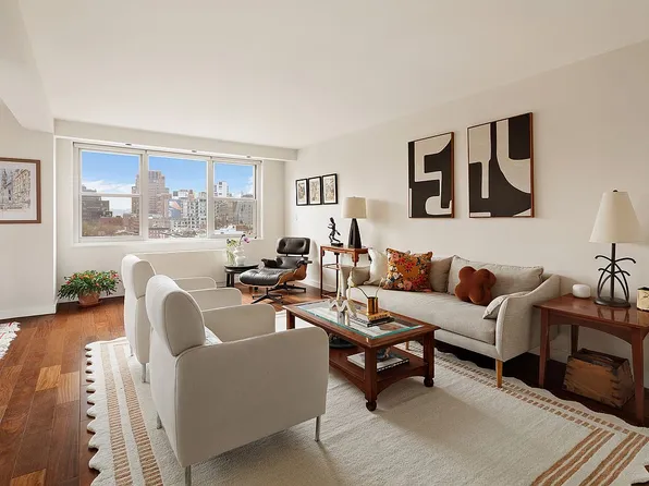 360 W 22nd St APT 10B, New York, NY 10011