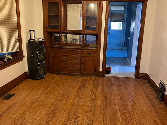 3rd image of 7022 S Union Ave