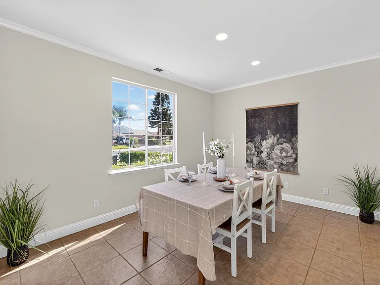 1736 N Holly Ave — Photo 14
