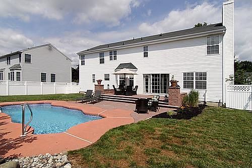 1st image of 14 Columbia Dr