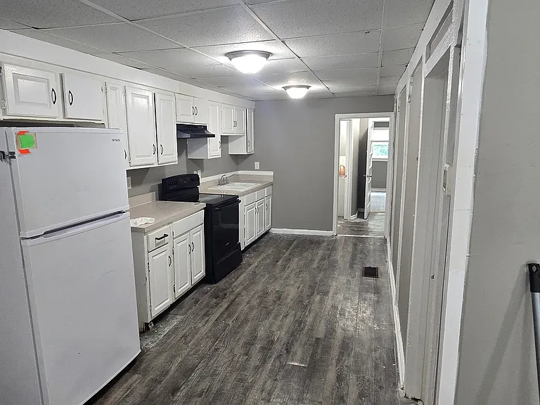 2201 Lister Ave — Photo 4