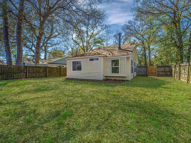 1078 Secessionville Rd — Photo 4