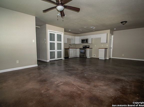 4th image of 344 Flatrock Dr