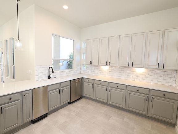 4th image of 6061 N Paseo Valdear