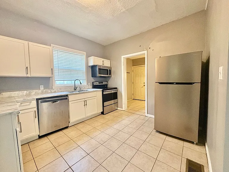 3737 Central St. — Photo 9