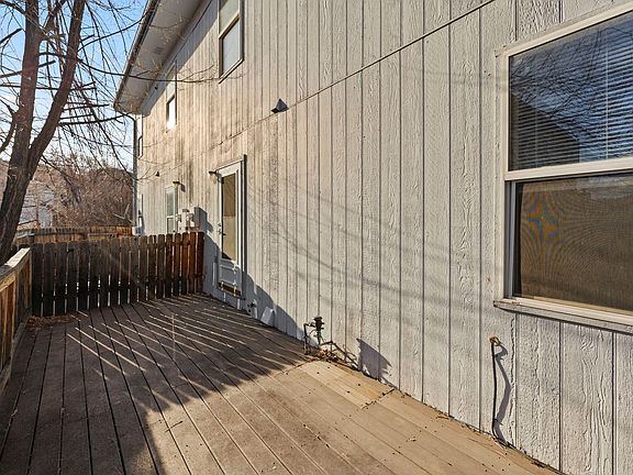 3rd image of 977 Columbine Ave