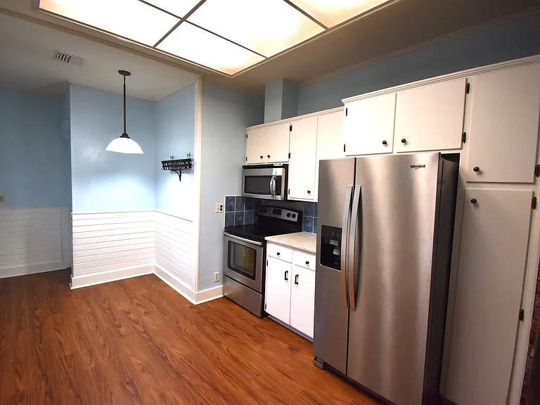 586 Grove St — Photo 12