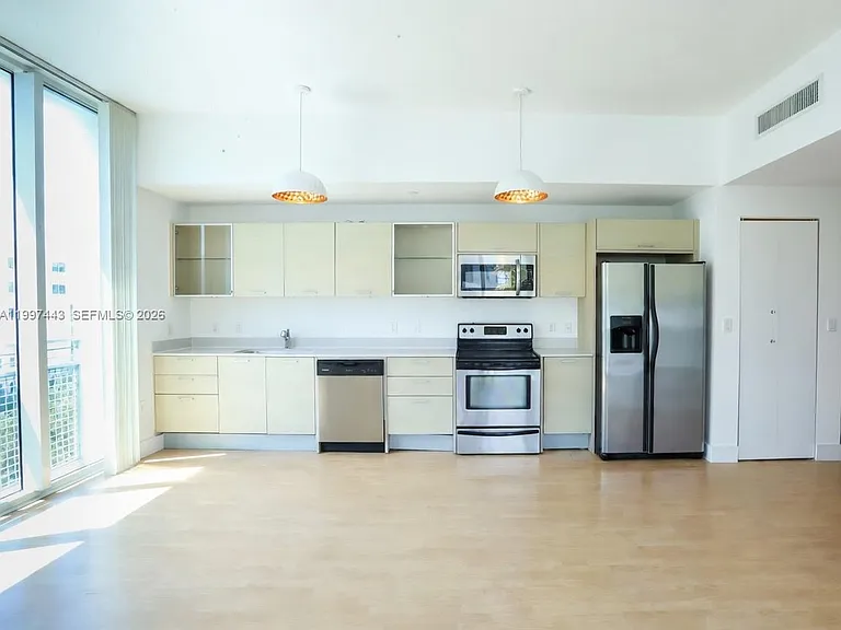 350 NE 24th St #601 — Photo 2